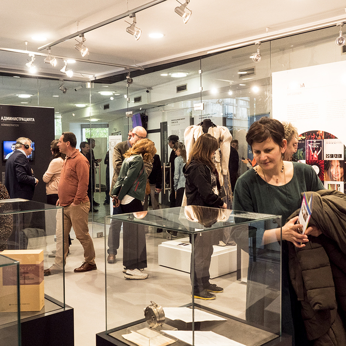 p2933204-copy_700x700_crop_478b24840a